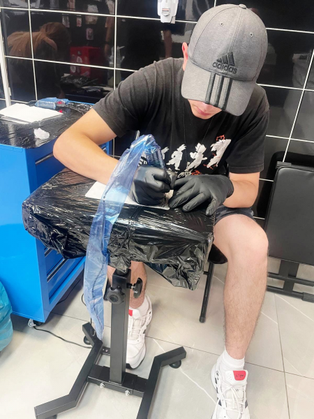 Practica in cadrul cursului de tatuator 